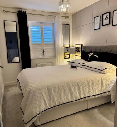 Melksham House | Luxury country double room