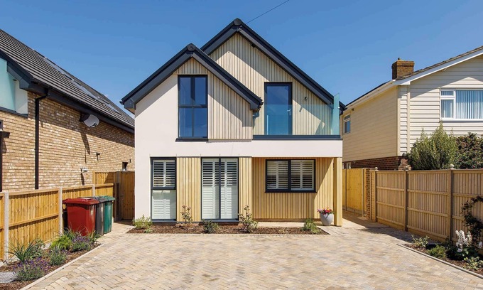 East Wittering House | Luxury designer coastal home for 10 with hot tub