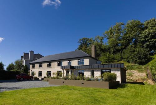 Killarney House | Luxury Eleven Bedroom House Sleeps 23 5-10 mins walk from town Centre