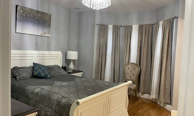 Dudley Square Apartment | Luxury en-suite master bedroom
