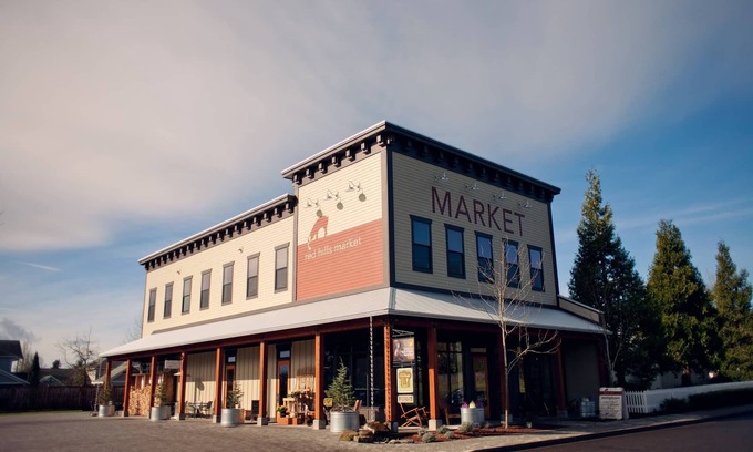 Dundee Apartment | Luxury Fireplace Suite in a Modern Loft in Wine Country
