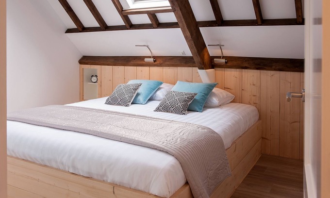 Municipality of Oudewater Apartment | Luxury Gouda Cheese Farmhouse for Family, 30 minutes from all major cities