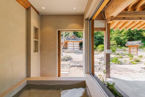 Cheongju Villa | Luxury Hanok Sangseon Heritage Hanok-G