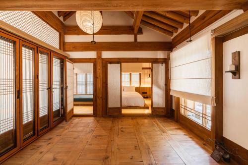 Cheongju Villa | Luxury Hanok Sangseon Heritage Hanok-W