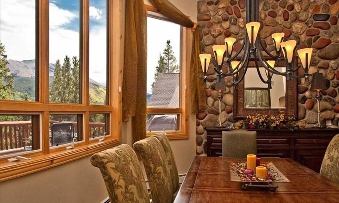 Warrior's Mark West House | Luxury Home, Family Friendly, 4900 Sq Foot, 6 BR Ski in/Out!