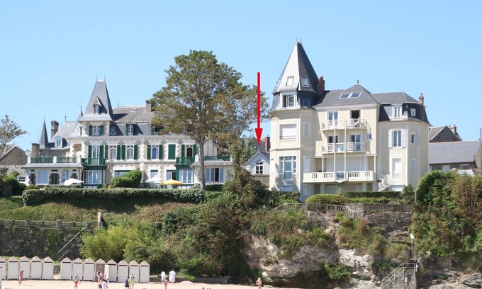 Saint-Lunaire House | Luxury house + pool, 50 m from sea in quiet romantic villa area near local shops