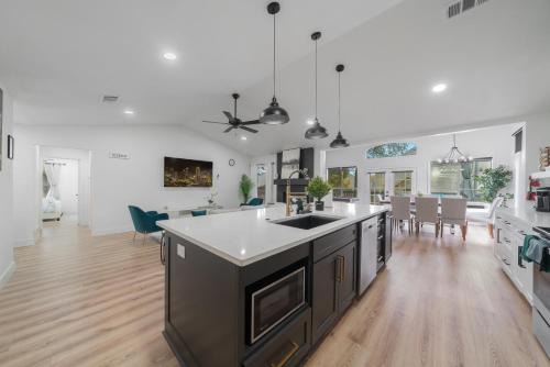 Euless Villa | Luxury in Euless Near DFW Airport & Cowboys stadium