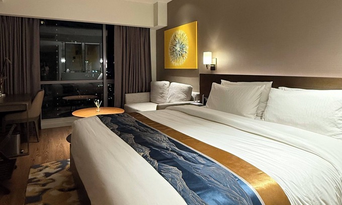 Makati House | Luxury King Suite studio w/River View in Novotel Residences Manila near Makati