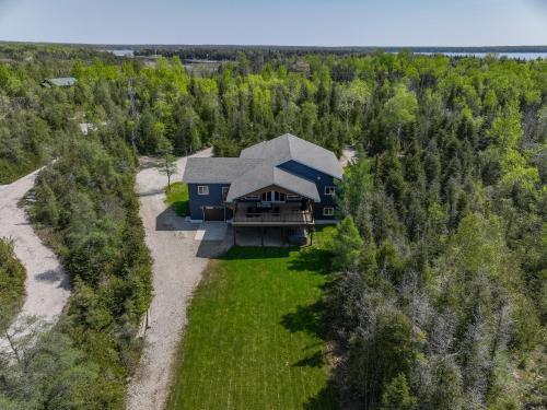 Stokes Bay Ski Chalet | Luxury Lakefront Escape W Games Room