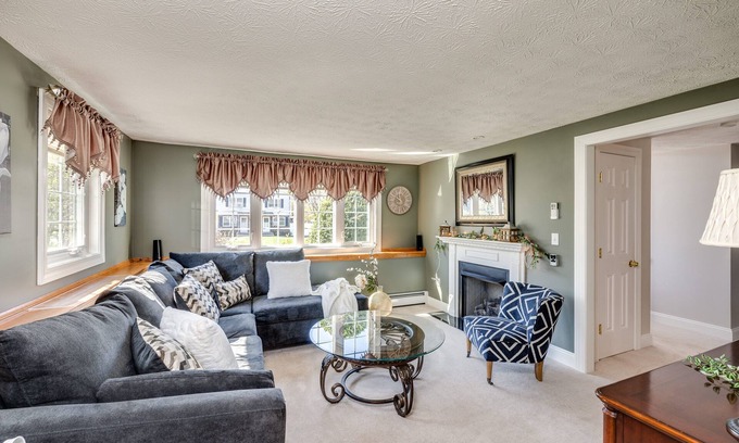 Plantsville House | Luxury Meets Tranquility! Stunning Home Away From Home - Short or Long Term Rent