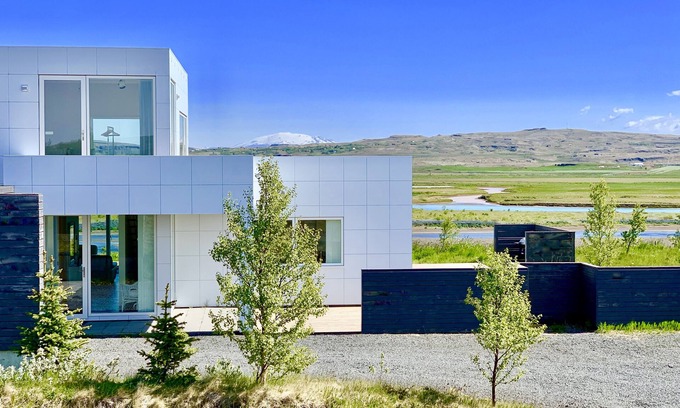 Laugaras Cottage | Luxury, Modern, HotTub with Fantastic River/Mountain View on the Golden Circle