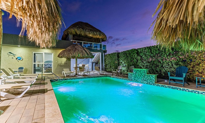 Opal Villa | Luxury Modern Villa-Pool, Ocean View Deck, In/Outdoor Kitchen, 5min to the beach