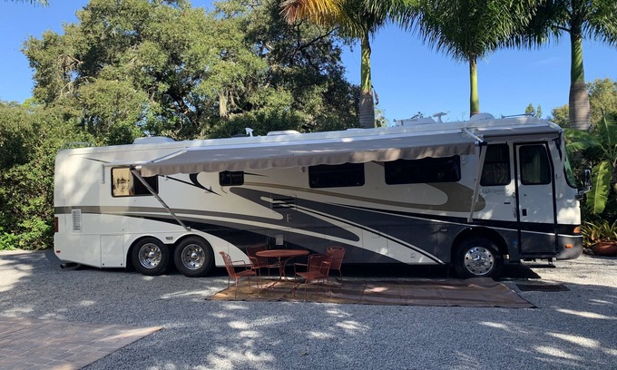 Ridge Wood Heights House | Luxury motorhome from the Monoco dynasty