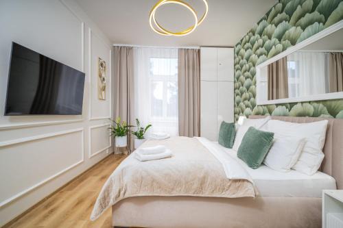 Marianske Lazne Apartment | Luxury New Apt near the Colonnade with Parking & 4 min to the center - near the forest