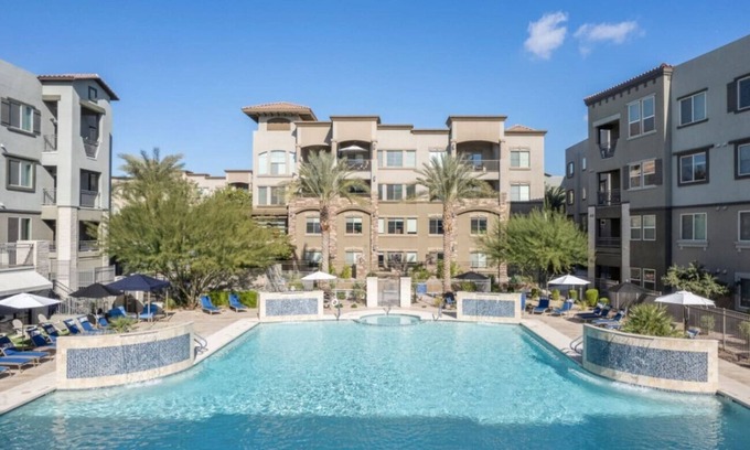 Desert Ridge Apartment | Luxury Resort Apt | Jacuzzi | Pool | Gym