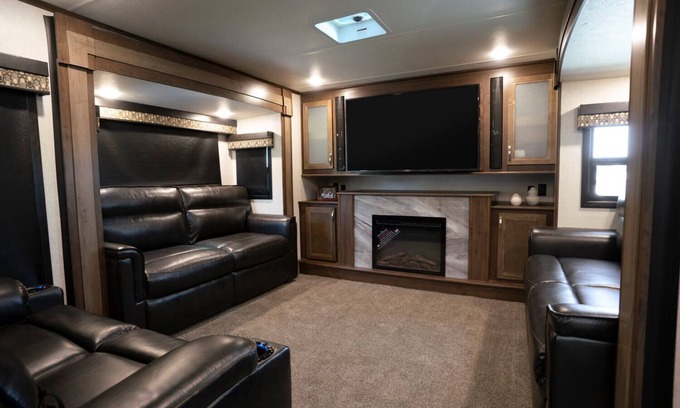 Thackerville House | Luxury RV 2 Bedroom 2 Bath for solar eclipse ring of fire on 3 acres