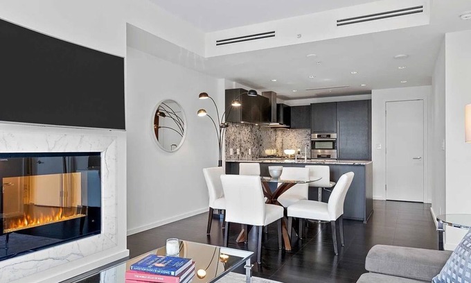 Financial District Condo | Luxury Shangri-La 1BR Suite