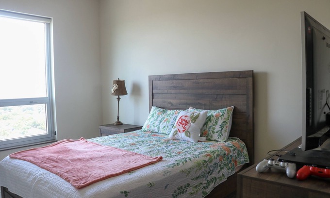 Uptown Apartment | Luxury *Skyrise! Uptown/Galleria Area w/2bed2bath