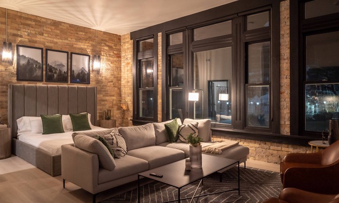 Logan Apartment | Luxury Suite ~ Above Starbucks ~ Main St View