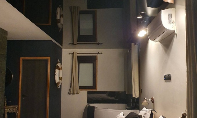 Epernay Apartment | Luxury suite in Épernay.