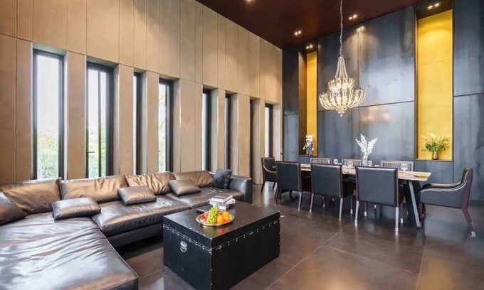 Ekkamai Villa | Luxury Modern Pool Jacuzzi Villa 5BR Thonglor