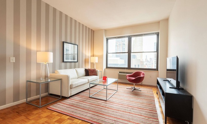 Downtown Jersey City Apartment | Luxury Two-Bedroom Apartment Near PATH Train in Je
