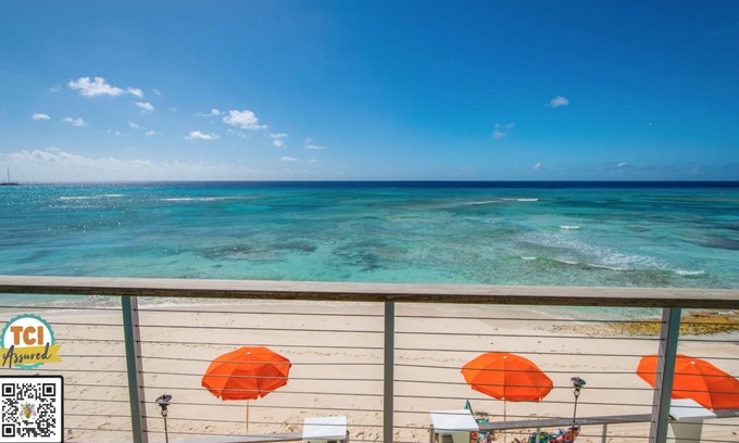 Cockburn Town Villa | Luxury Villa! Courtesy SUV Included! PaddleBoards, Bikes, Chairs & More!