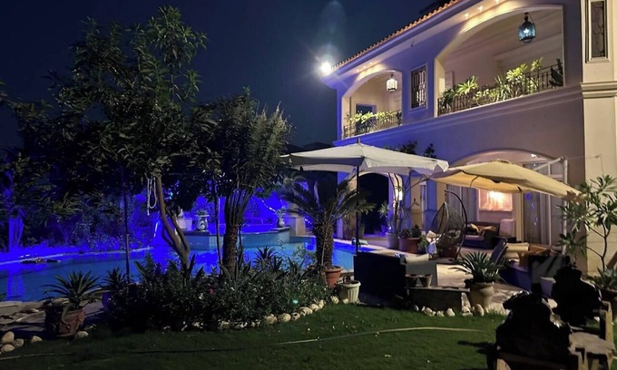 New Cairo Villa | Luxury villa in Cairo with pool - stylish & private. WLAN & near to the pyramids