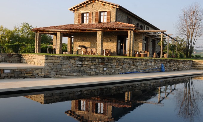Calosso Villa | LUXURY VILLA IN THE PIEMONTE WINEYARDS - 265m2 - 10 pers. - 5x14m pool
