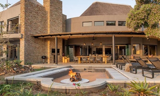 Belfast Villa | Luxury Villa looking onto Kruger National Park