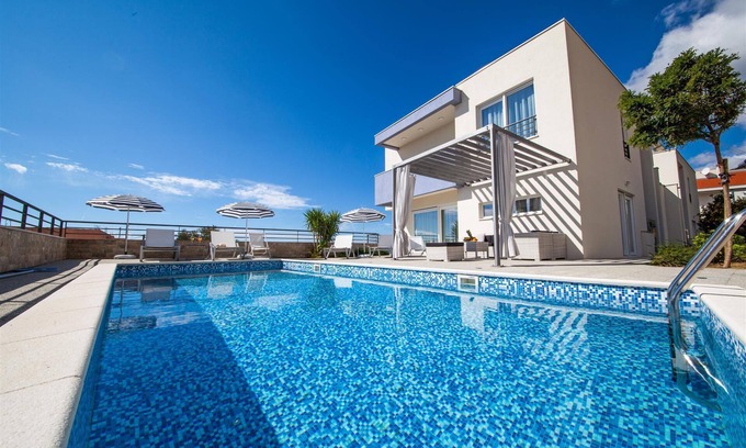 Veliko Brdo Villa | Luxury Villa Red Silk with Pool