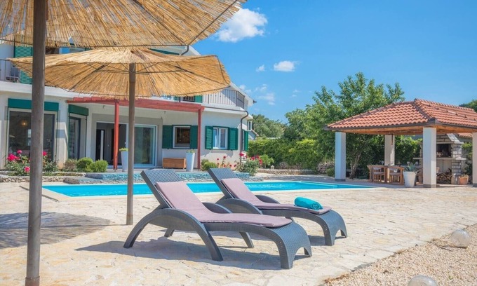 Sibenik House | Luxury villa with a swimming pool Vrpolje, Šibenik (K-21843)