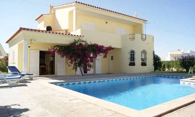 Vale de Carro Villa | Luxury villa, with garden and private pool, A/C, free WiFi, near beach
