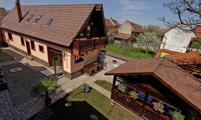 Vladeni Villa | Luxury Villa with private swimmingpool located in residential Saxon area