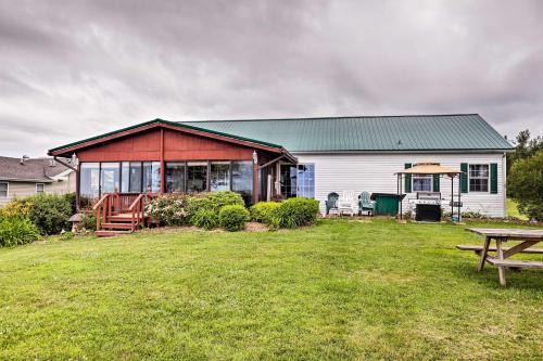 Town of Yates House | Lyndonville Home with Fire Pit, Screened Patio and AandC