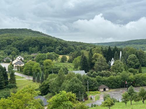 Hollohaza Apartment | Májushegy Vendégház