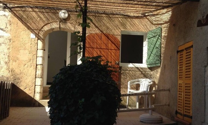 Moissac-Bellevue House | Mökki Forge Terassilla