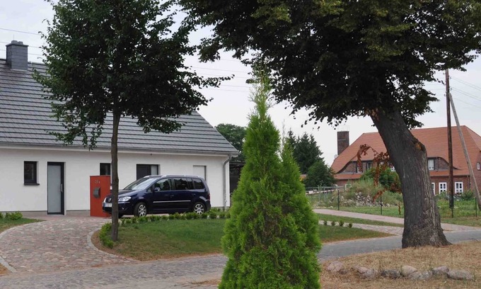 Wokuhl-Dabelow House | Müritz National Park, bathing lake, boat rental, terrace roof, wallbox, WLAN, sauna