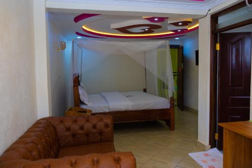 Kutus Hotel | Maanet Gardens Hotel