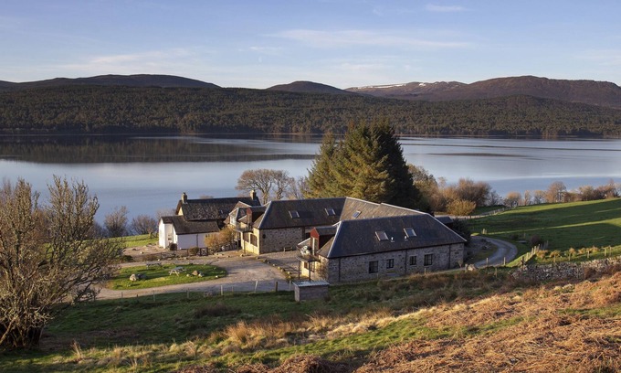 Loch Tay Cottage | MACGREGOR, pet friendly, character holiday cottage in Kinloch Rannoch