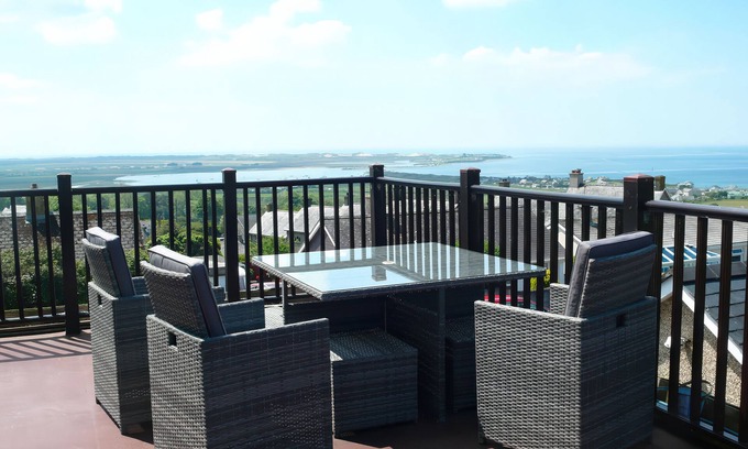 Llanfair Cottage | MAESAWEL STUDIO, with a garden in Llanfair