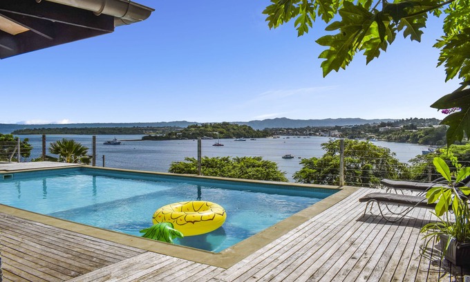 Port Vila House | Magical ocean views 4 bedroom holiday home