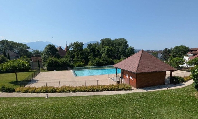 Annecy-le-Vieux Apartment | Magnificent apartment near lake with swimming pool