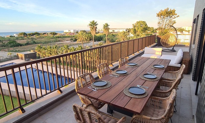 Les Deveses Apartment | Magnificent penthouse with sea view, very close to beach and child-friendly pool