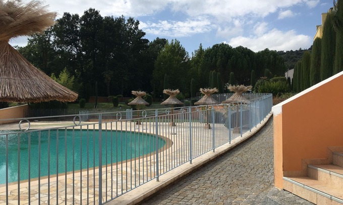 Greoux-les-Bains Apartment | Magnificent studio in a 4-star tourist residence in Provence