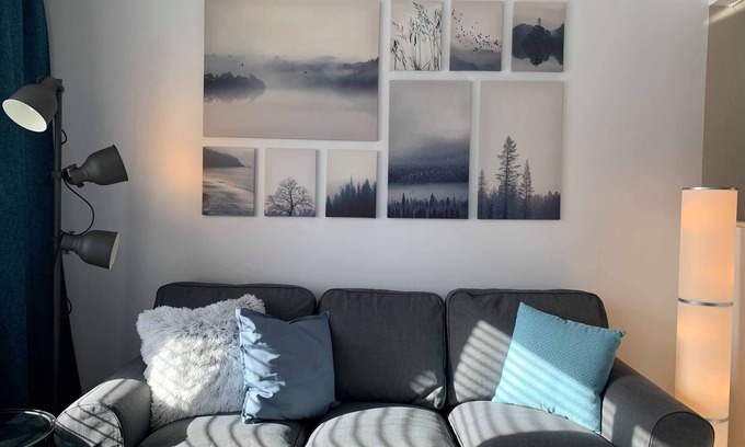 Nouveau-Rosemont Apartment | Magnifique 3 1/2, Meublé Entièrement, Électro, Télévision, et Internet Inclus