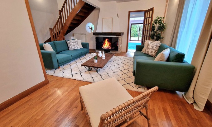 Etoges House | Magnifique Grand Gîte Piscine Sauna proche Paris Reims sans Vis-à-vis