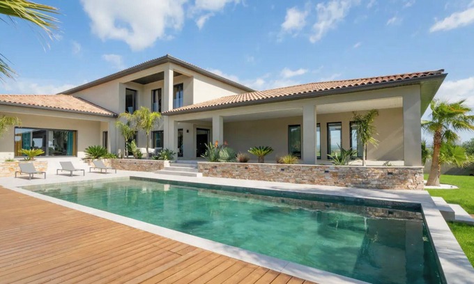 Puimisson Villa | Magnifique Villa 5 Chambres, 2 Piscines, Spa