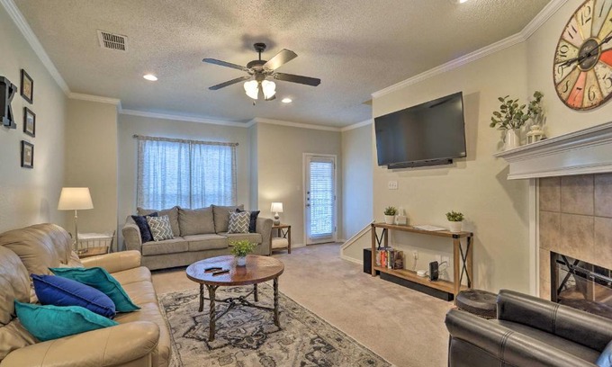 North Overton Apartment | Main Street Abode Less Than 1 Mi to TTU and Downtown!