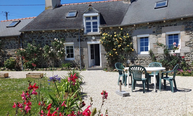 Hillion House | Maison Ancienne Bord de Mer, Plage 400 m, 9 Personnes, Baie de Saint Brieuc